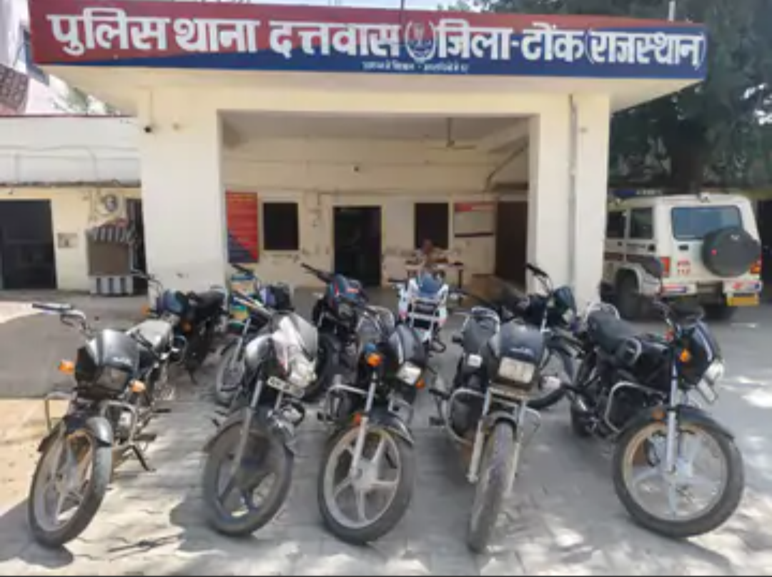 निवाई की दत्तवास पुलिस ने 50 आरोपियों को किया गिरफ्तार:32 जगहों पर की छापेमारी, 4 हिस्ट्रीशीटर और 5 फरार आरोपी भी पकड़े