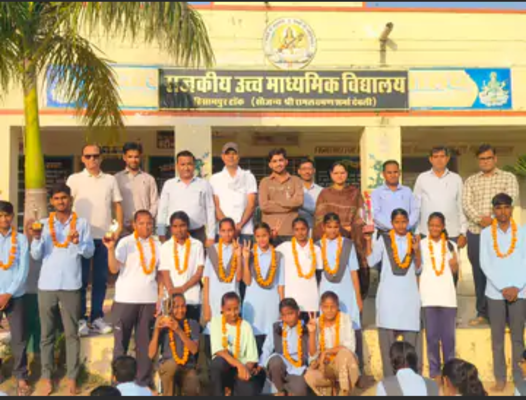 हिसामपुर के 19 खिलाड़ी राज्य स्तरीय हॉकी टूर्नामेंट में चयनित:खेलकर लौटने के बाद स्कूल परिवार ने खिलाड़ियों का सम्मान किया