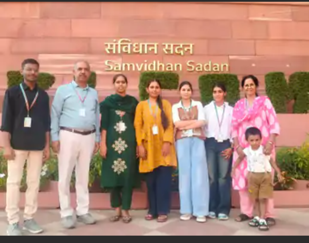सांसद के सहयोग से विद्यार्थियों ने किया संसद भवन का शैक्षणिक भ्रमण